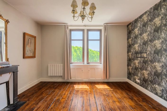 Image No.31-6 Bed Property for sale
