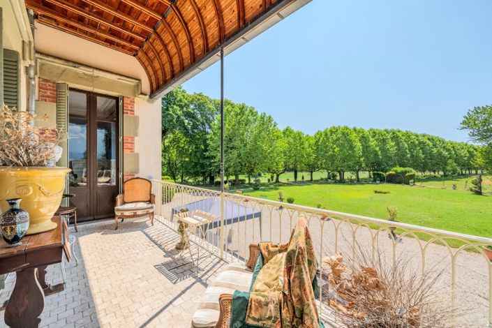 Image No.8-6 Bed Property for sale