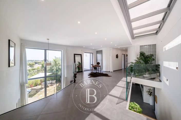 Image No.12-5 Bed House for sale