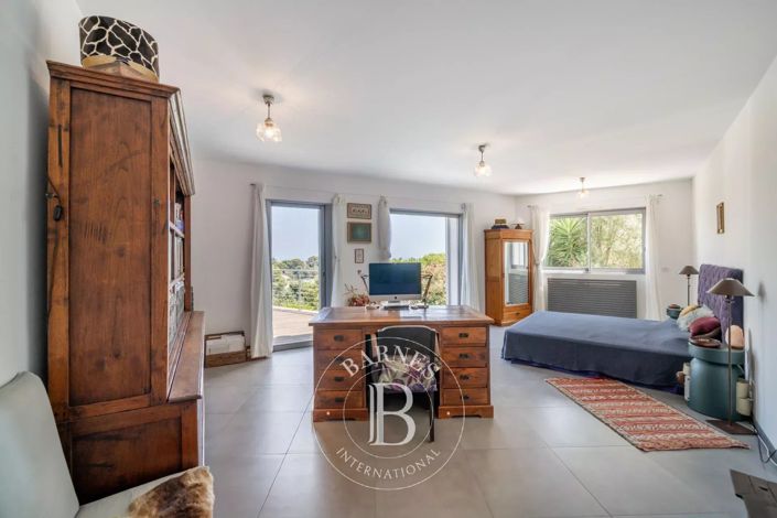 Image No.13-5 Bed House for sale