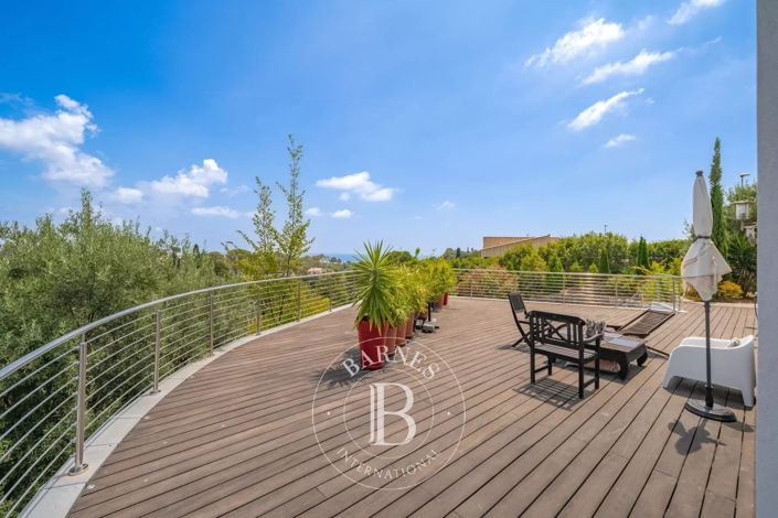 Image No.17-5 Bed House for sale