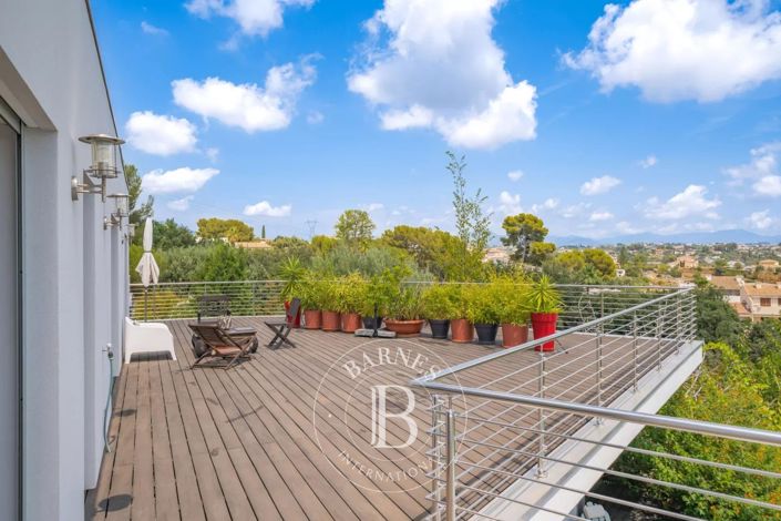 Image No.18-5 Bed House for sale