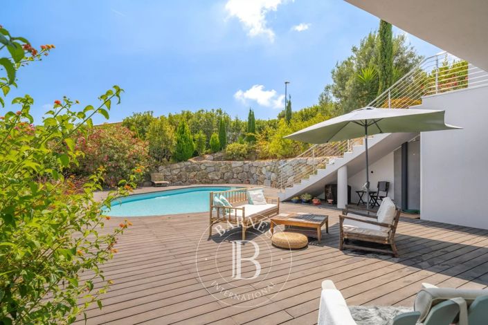 Image No.20-5 Bed House for sale