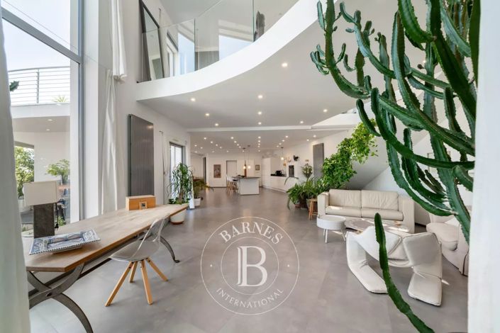 Image No.4-5 Bed House for sale
