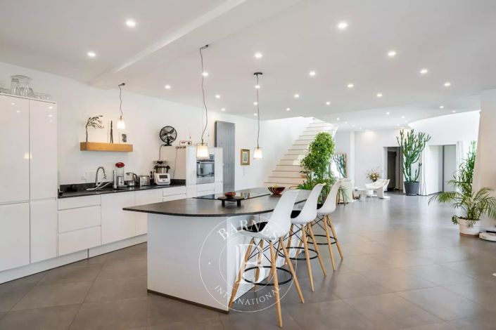 Image No.5-5 Bed House for sale