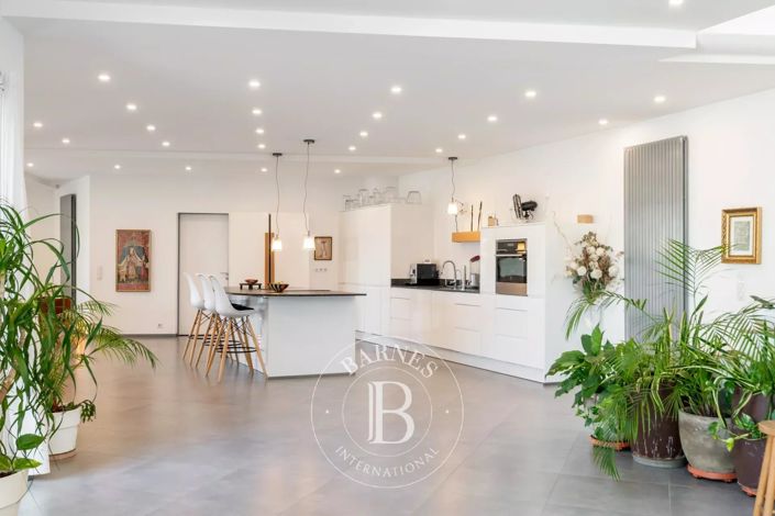 Image No.7-5 Bed House for sale