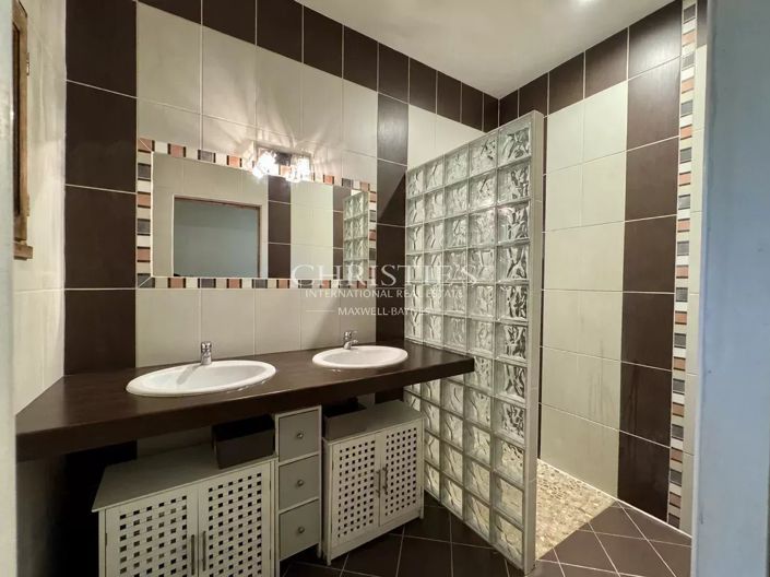 Image No.29-5 Bed House for sale