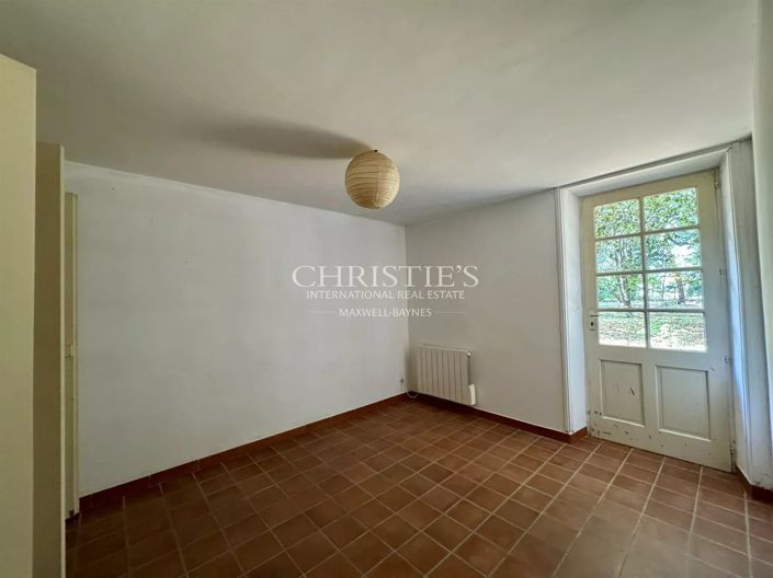 Image No.40-5 Bed House for sale