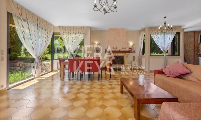 Image No.7-5 Bed House for sale
