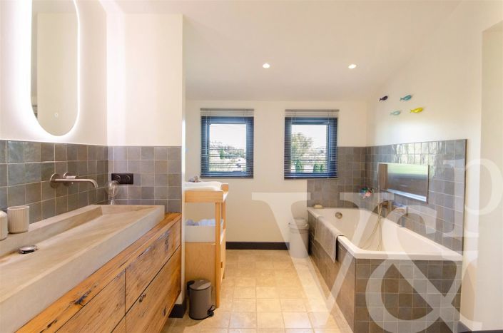 Image No.23-3 Bed House for sale