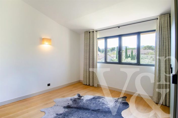 Image No.24-3 Bed House for sale