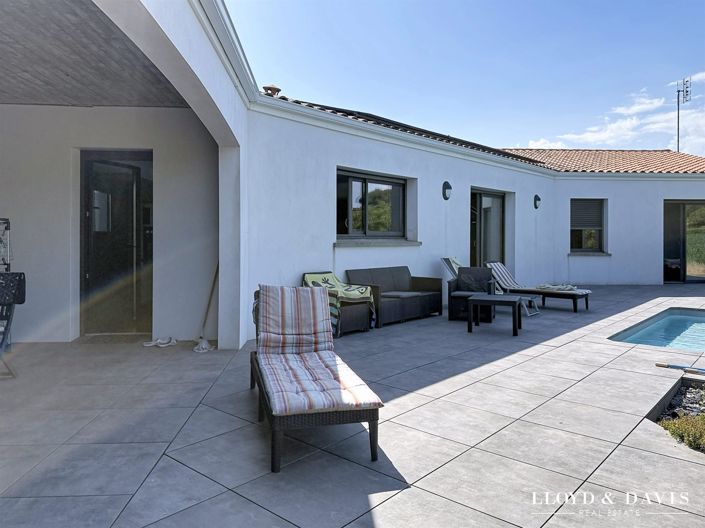 Image No.11-3 Bed House for sale