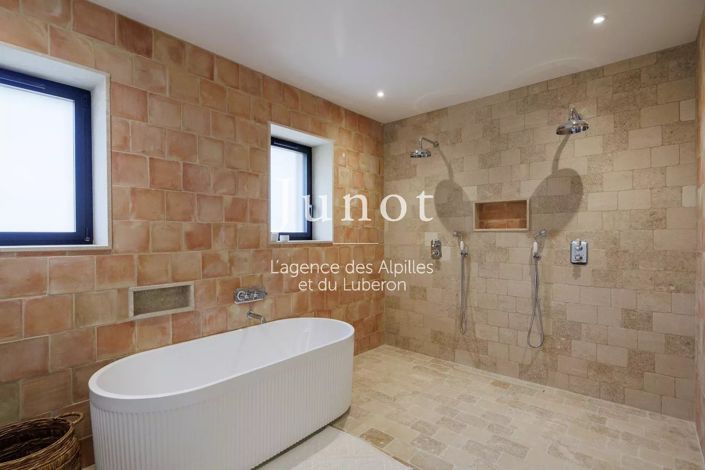 Image No.16-6 Bed House for sale