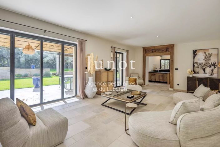 Image No.7-6 Bed House for sale