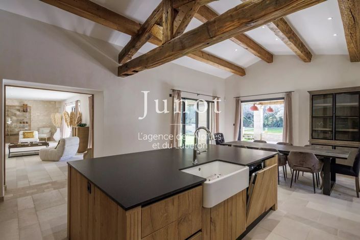 Image No.8-6 Bed House for sale