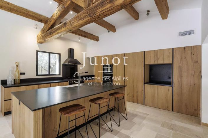 Image No.9-6 Bed House for sale