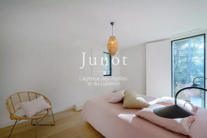 Image No.20-4 Bed House for sale
