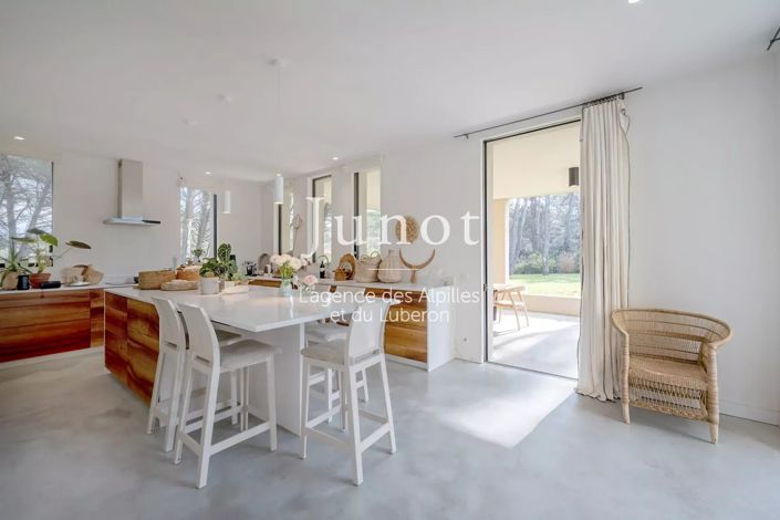Image No.8-4 Bed House for sale