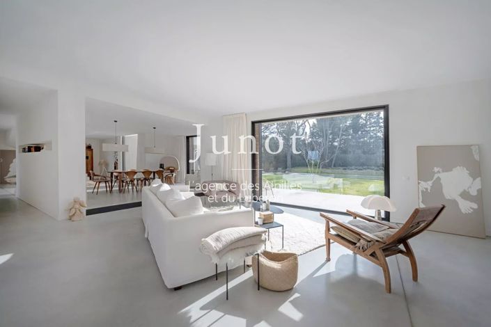 Image No.9-4 Bed House for sale