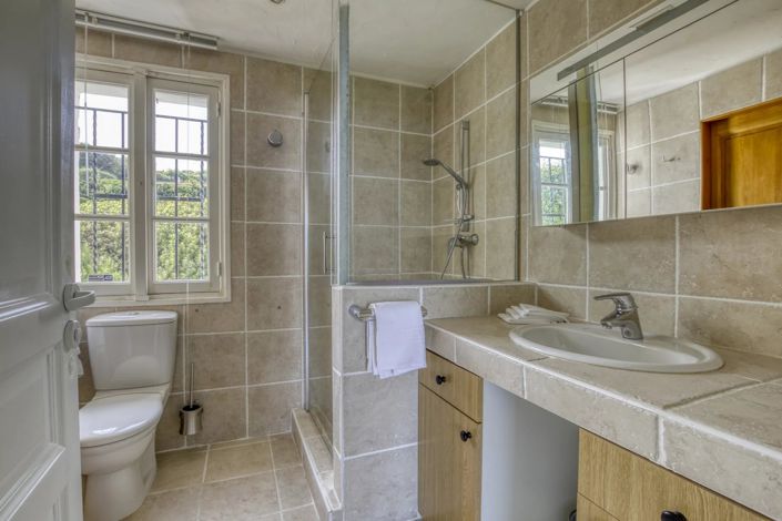 Image No.11-6 Bed House for sale
