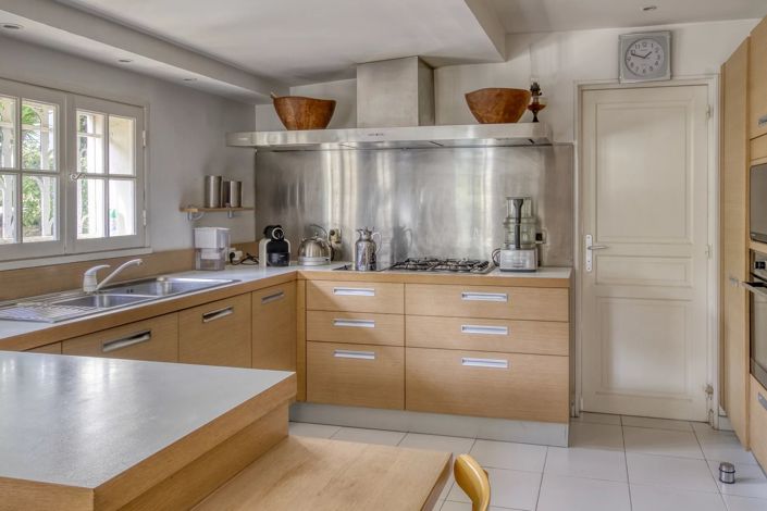 Image No.8-6 Bed House for sale