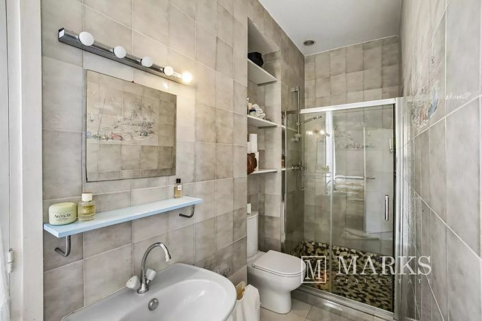 Image No.10-4 Bed House for sale