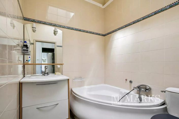 Image No.15-4 Bed House for sale