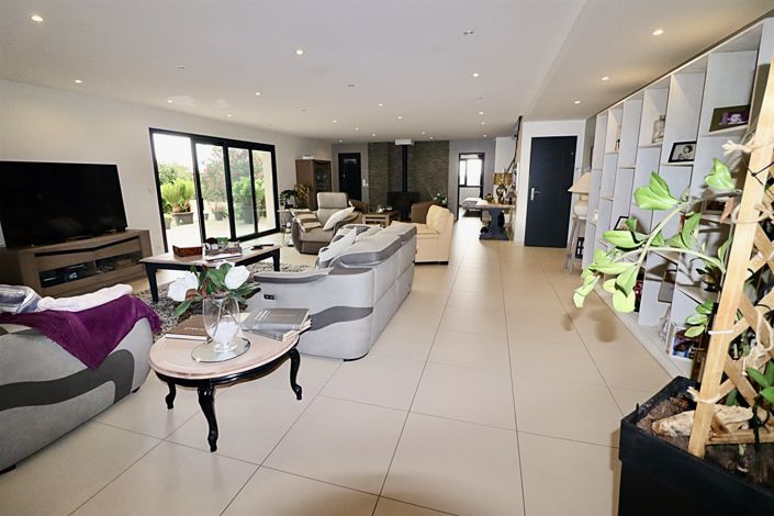 Image No.14-5 Bed House for sale