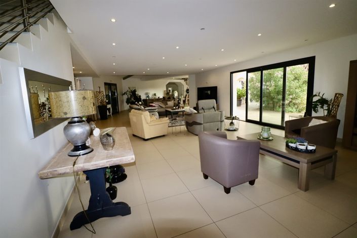 Image No.16-5 Bed House for sale