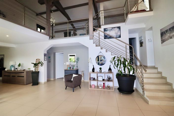 Image No.2-5 Bed House for sale