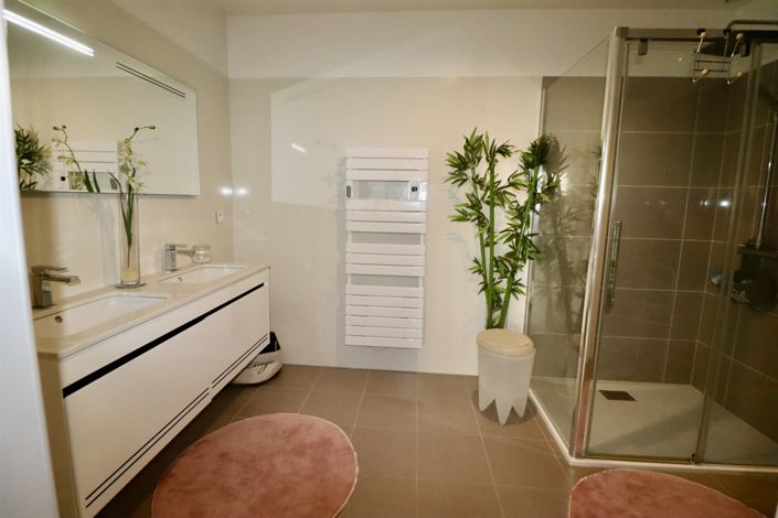 Image No.21-5 Bed House for sale