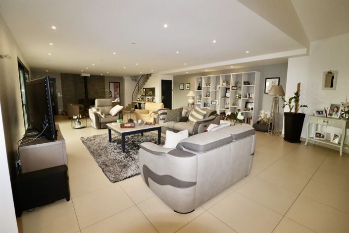 Image No.23-5 Bed House for sale