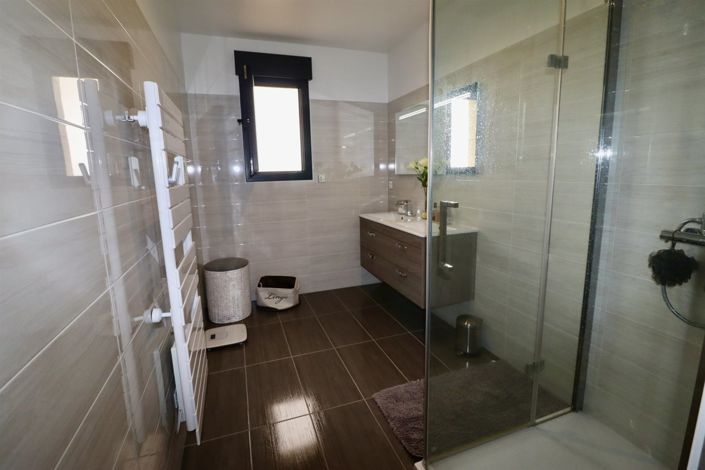 Image No.24-5 Bed House for sale