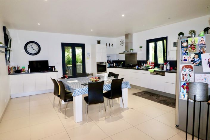Image No.3-5 Bed House for sale