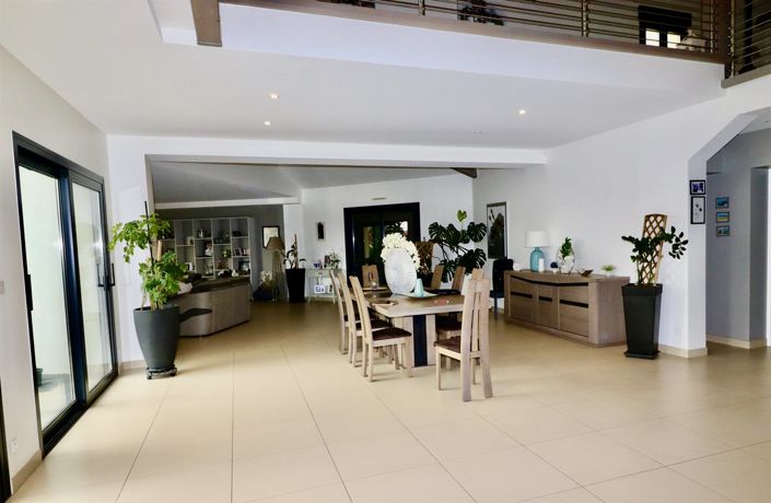 Image No.5-5 Bed House for sale