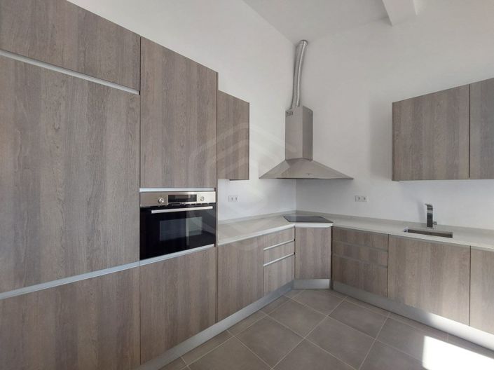 Image No.14-4 Bed House for sale