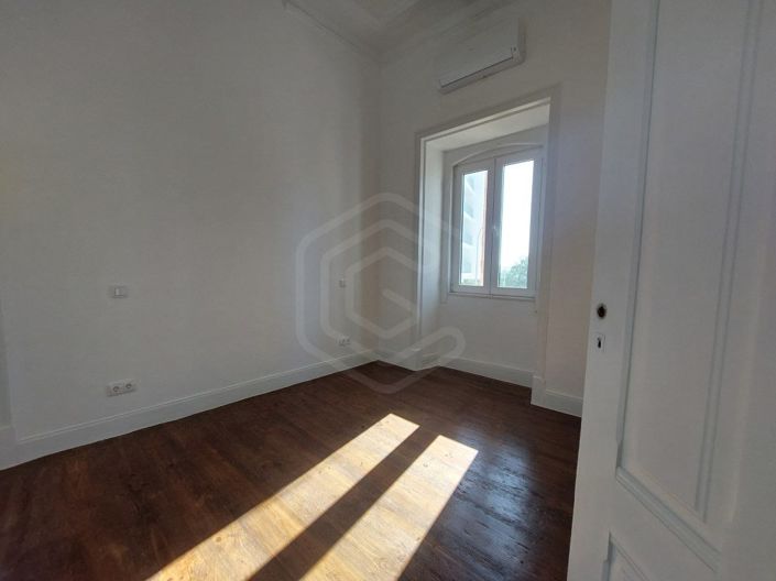 Image No.16-4 Bed House for sale