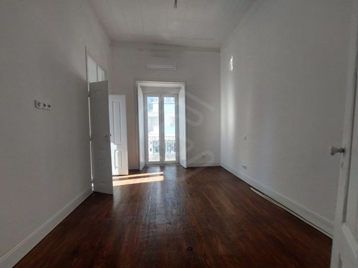Image No.17-4 Bed House for sale