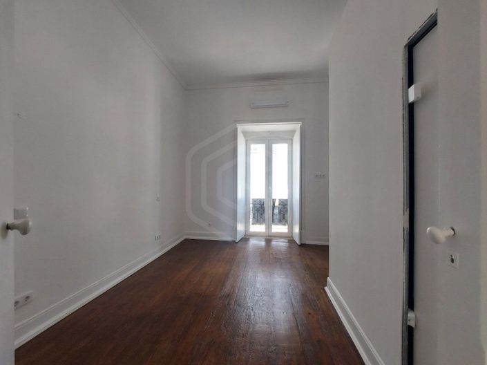 Image No.20-4 Bed House for sale