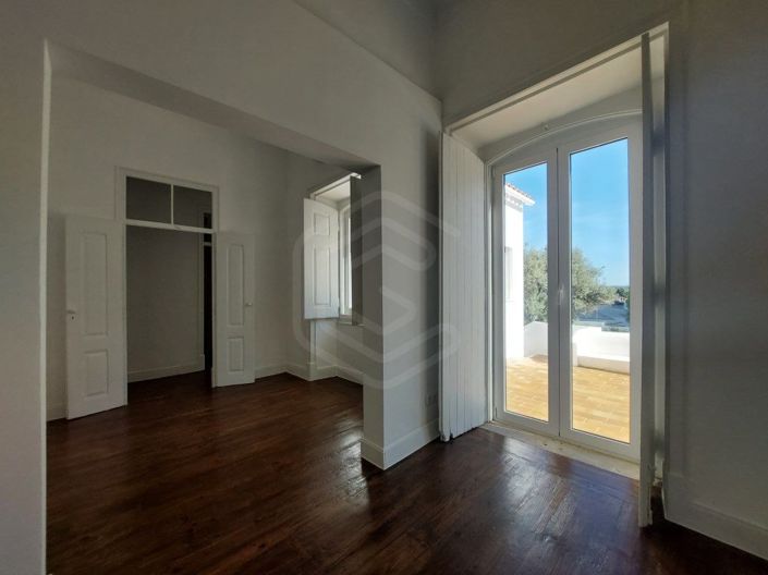 Image No.24-4 Bed House for sale
