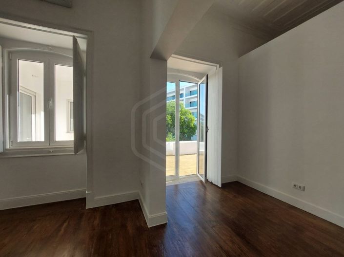 Image No.26-4 Bed House for sale