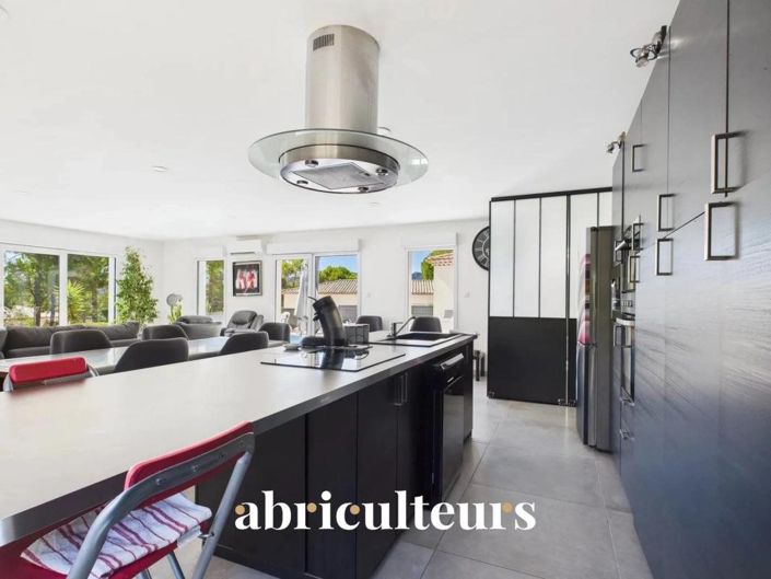 Image No.8-3 Bed House for sale