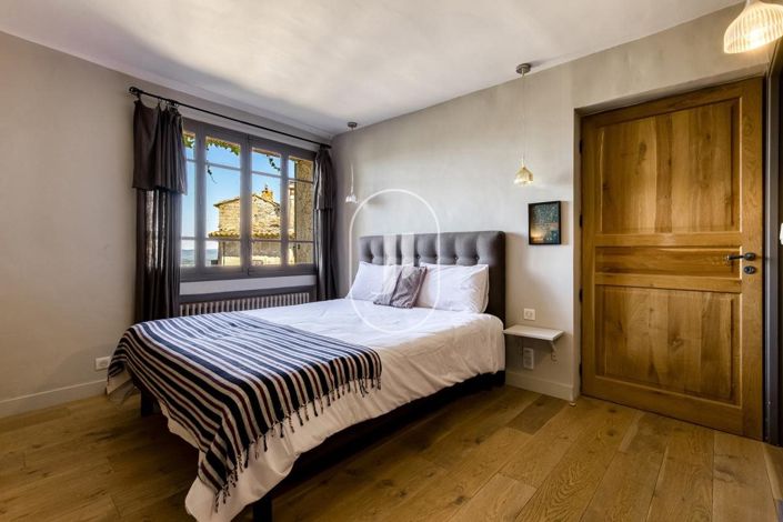 Image No.9-5 Bed House for sale