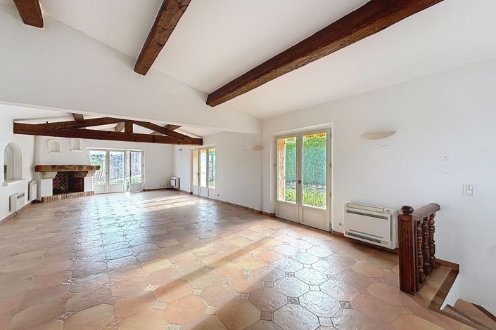 Image No.10-3 Bed House for sale