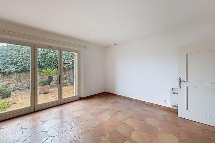 Image No.6-3 Bed House for sale