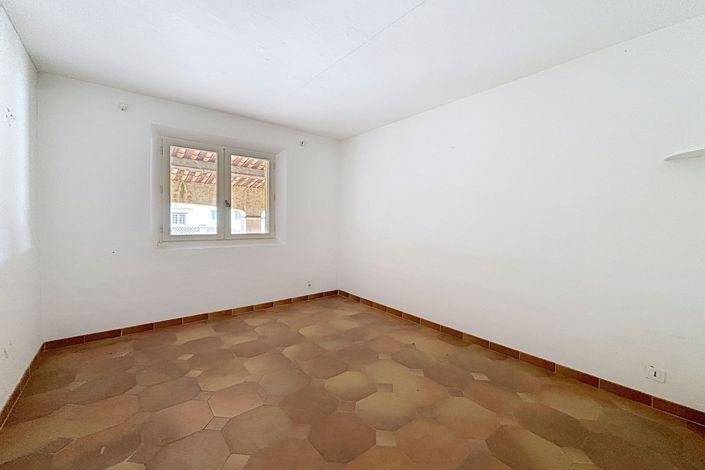 Image No.9-3 Bed House for sale