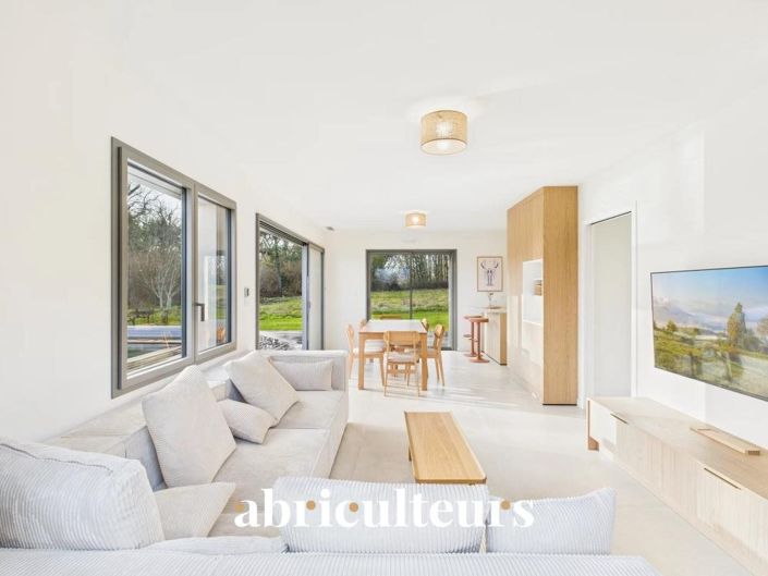 Image No.2-5 Bed House for sale