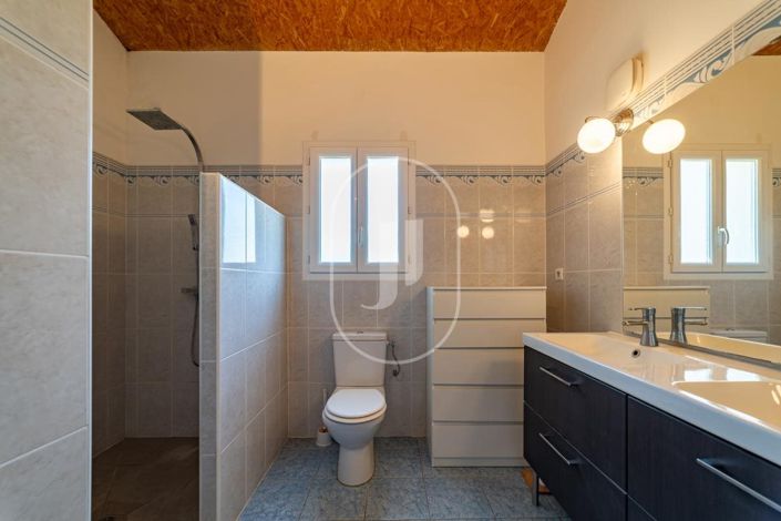 Image No.8-3 Bed House for sale