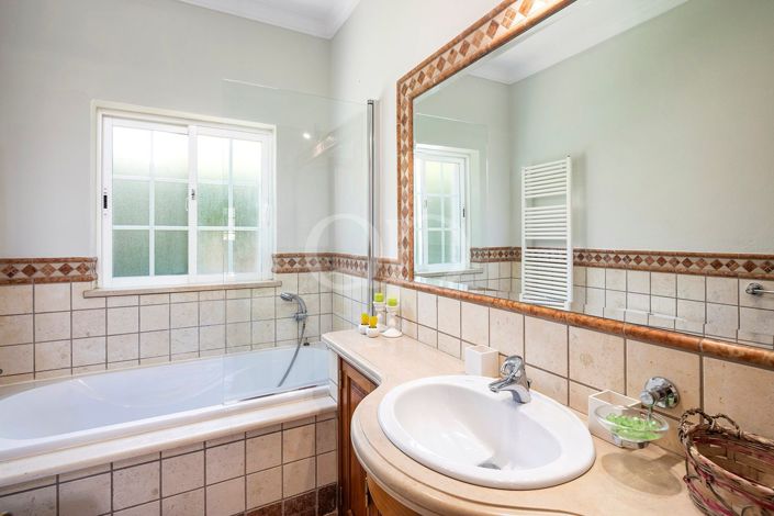 Image No.21-4 Bed House for sale