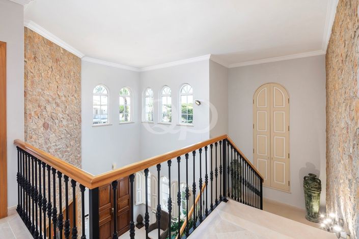 Image No.25-4 Bed House for sale